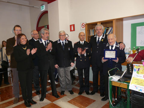 Targa al socio ZANON dal Pres. ANMI BOTTEGHELLI - CAPO GRECO - C.N. SEPPI - LO NIGRO-SELVI- Ass. FAMULARI - Cons. CARMI.