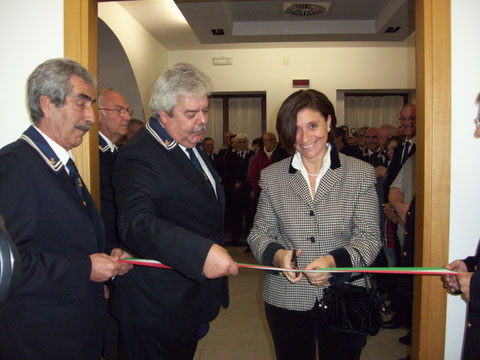 Taglio del nastro madrina Sig.ra Basile 