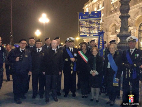 Medagliere Nazionale con massime autorità in Piazza Unità a Trieste. 