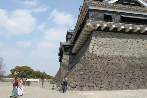 城内の至る所にコスプレ軍団(?)がうろついたり、互いに写真を取り合っていた。