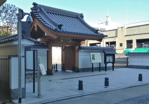 到岸寺山門