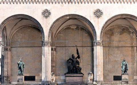Αφιέρωμα στα αξιοθέατα της πόλης: Residenz με Hofgarten-Theatinerskirche και Feldherrnhalle, Odeonsplatz