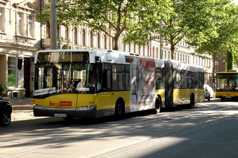 Ein Bus aus Berlin auf dem SEV Richtung Sportforum