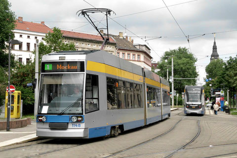 NGT8 1148 als Tram 1 an der Haltestelle Wilhelm-Liebknecht-Platz