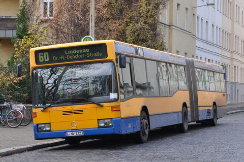 323 an der Endstelle Lipsiusstraße