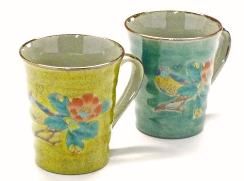 九谷焼 ペアマグカップ 椿に鳥緑塗り&黄色塗り 裏絵