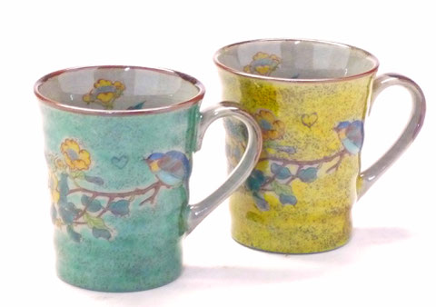 九谷焼 ペアマグカップ 金糸梅に鳥 緑&黄塗り 裏絵