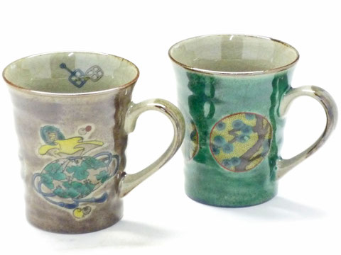 九谷焼 ペアマグカップ 丸紋松竹梅緑塗り&宝尽くし紫塗り 裏絵