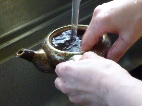 九谷焼×萬古焼急須の使用法