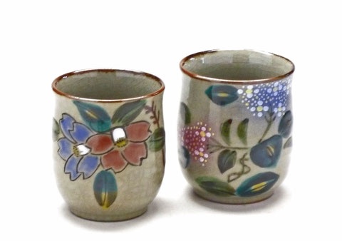 九谷焼【ペア湯呑】コンビ山茶花&がく紫陽花ブルー+ピンク 裏絵