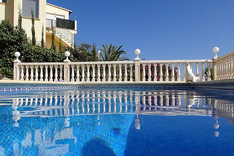 Villa Gandia Hill, Pool und Blick zum Nachbarn, Bild vom 13.09.2011