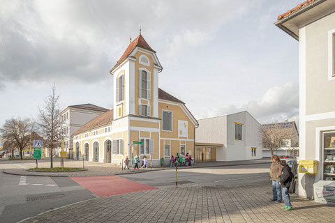 Architekturwettbewerb bildungs- und Kulturcampus st peter Au gemeinsam mit Caramel Architektur. Umnutzung des alten Feuerwehrhauses. Visualisierung von Aussen mit Bestand und Neubau.