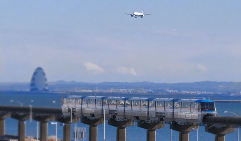 国際ターミナル駅から旅客機との２ショット