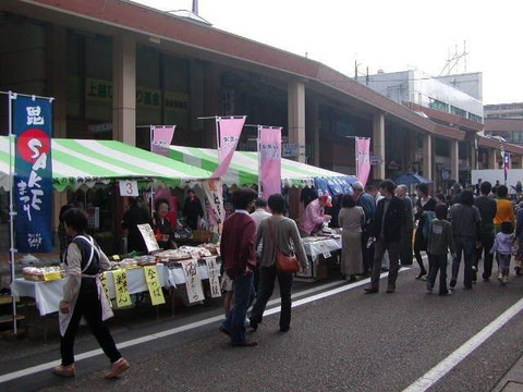 １０月に開催される高田の酒まつりです