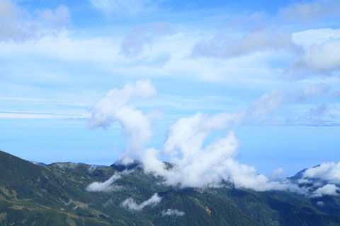 雲型　撮影場所：白馬岳付近　蓮華温泉から白馬岳に向かう途中朝日岳付近にペガサス