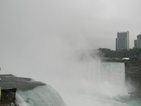Horseshoe Falls, was so bumped that i couldn't get the whole Fall on the picture but it is way too big!
