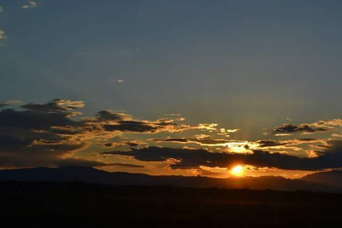 Picture by Nicole, sunset in Wyoming on the road