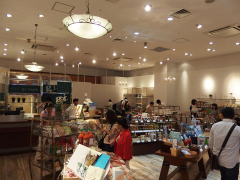 アンテナショップ店内