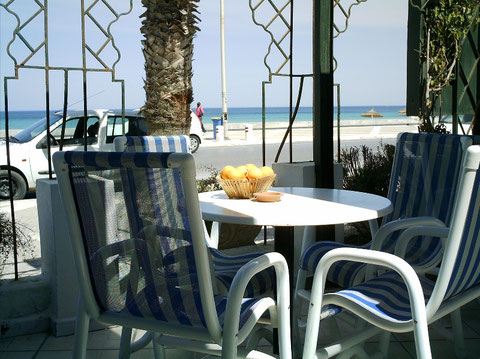 Café an der Strandpromenade in Sousse