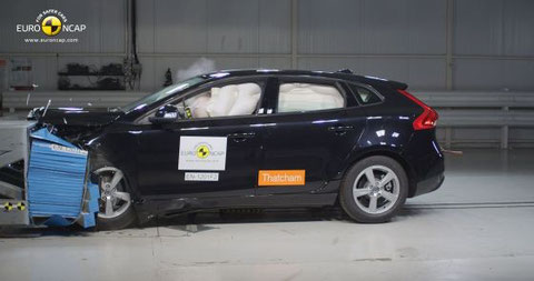 Volvo V40, golpe frontal a 64 km/h