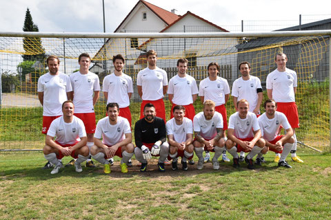 Hinten: F. Huber, C. Seizmeier, S. Hoyer, M. Schmidt, F. Perthold, T. Sterr, J. Baumeister, T. Schober. Vorne: S. Sterr, T. Strohmeier, B. Ebertseder, J. Reichhold, M. Kaiser, S. Seizmeier, K. Wiedemann