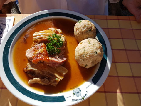 Zweierlei Schweinsbraten mit Semmelknödeln