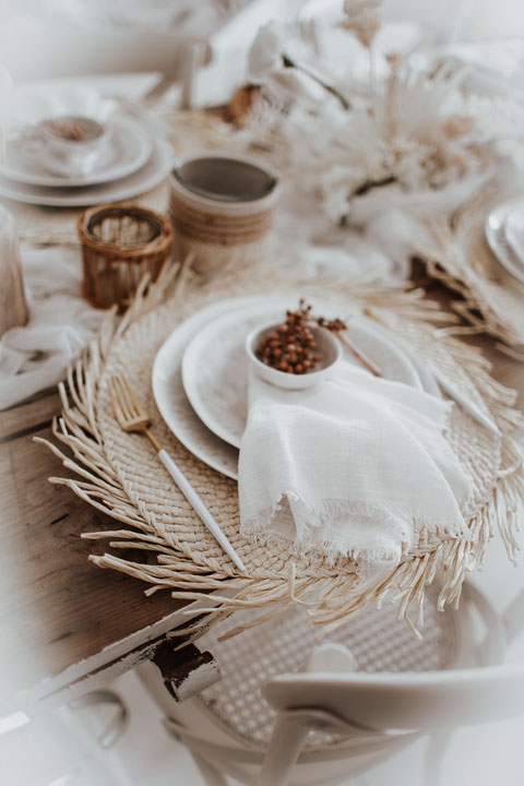Stoffservietten leihen | Servietten mieten | Dekoverleih | Hochzeit Deko mieten | the featherette