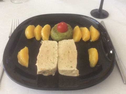Lachsforellenterrine mit Broccoliflan und Orangen