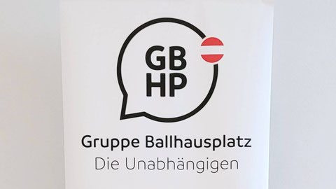 Rollup mit dem Logo der Gruppe Ballhausplatz