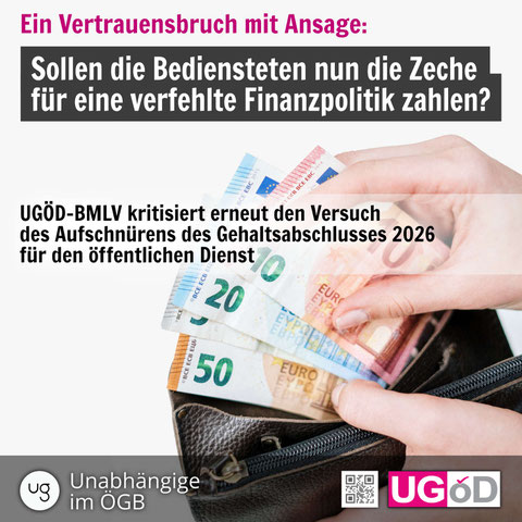 Eine Frau zieht Geldscheine aus ihrer Geldbörse