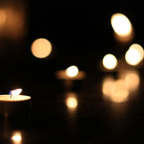 Kerzen im Dunkeln