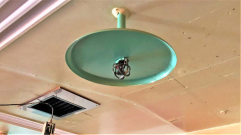 「集熱板」という円盤付きのスプリンクラーヘッド