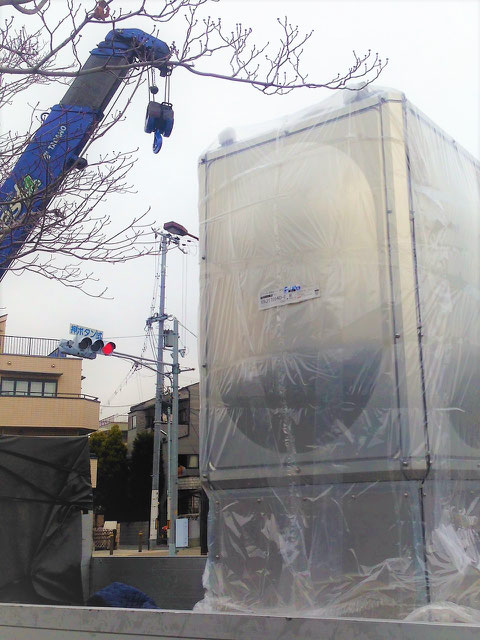 クレーン付きのトラックを“ユニック車”