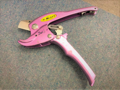 電線モールや塩ビ管を切る「モールカッター」