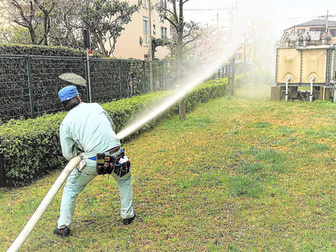 屋外消火栓の放水試験