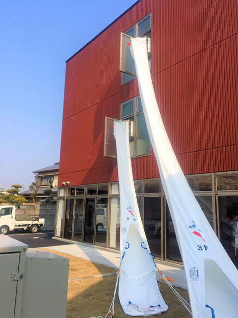 斜行式救助袋を展張