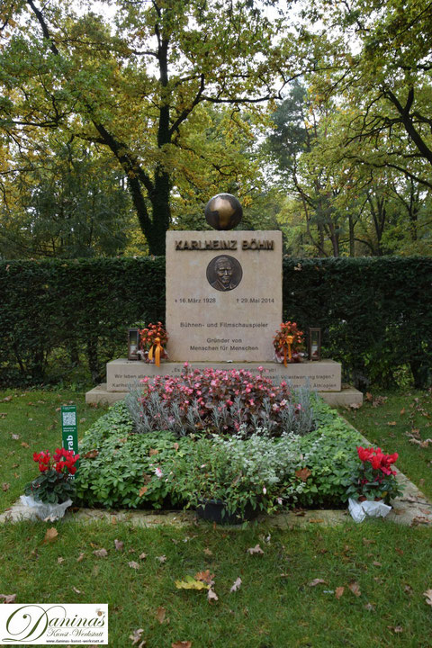 Ehrengrab von Karlheinz Böhm am Salzburger Kommunalfriedhof