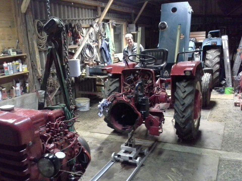 Dazu wurde der Traktor erstmal geteilt.