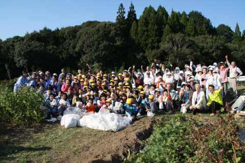 わたから 綿宝 つむぐ tsumugu 和綿 栽培 生育 育て方 洋綿 種 粒 深さ 個数 種まき 糸紡ぎ 色 花 収穫 特徴 時期 方法 水やり 小さめ 大きめ 頻度 紡ぎ方 敵心 使い方 植え替え プランター 葉 散る 枯れる 何故 洗濯 洗う 糸 やり方 オーガニック オーガニックコットン プロジェクト 岐阜 熊本 マインド松井 農地 エシカル エシカル消費 エシカルファッション サスティナブル 取り組み エコ eco 農業 循環 子供 体験 種まき会 未来 無農薬 チャレンジ プロジェクト 地域