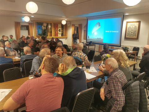 Volle Reihen im DGH Wachendorf beim Vortrag von Heiko Klawitter