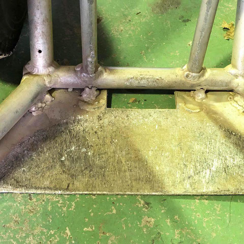 アルミ製の台車の溶接修理前の写真