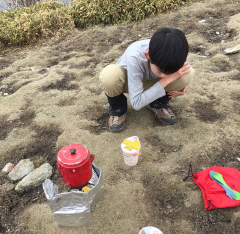 次郎でランチ♪　後半の丸石～今日の寝床の白髪山テント場まで続く、、、、