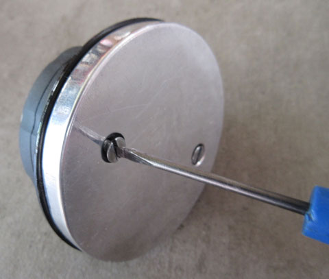 put the plate in tension during screwing