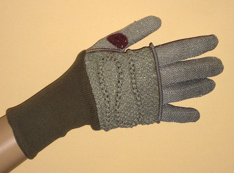 Bloody Venus Landing Glove