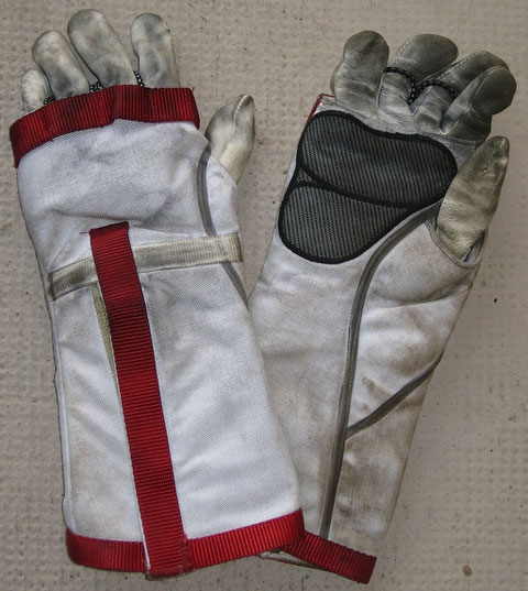 Extra Glove pair : Screen Used from episode #13