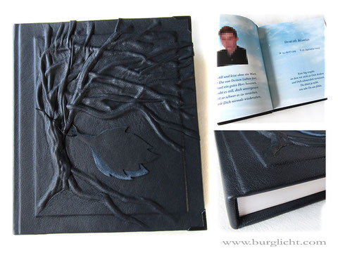 Handbuchbinderei Kondolenzbuch Trauerbuch Hochrelief Baum Hardcover Ledereinband nachtblau Blatt-Applikationen Druck persönlicher Daten und Foto im Buch Hochformat 21cm x 24cm 200 Seiten weiß Metallbuchecken mattschwarz