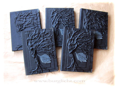 Kleinserie Relief-Einband Baum schwarz mit Einschub für A4 Ringbuch