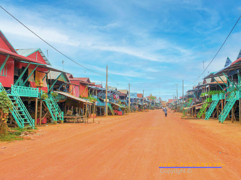 コンポンプルック・高床式住居の村
