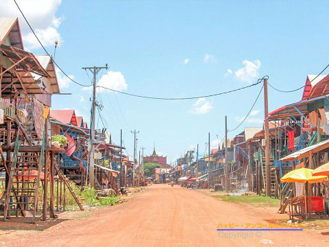 コンポンプルック・高床式住居の村の乾季