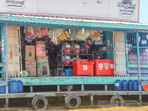 トンレサップ湖・雑貨店